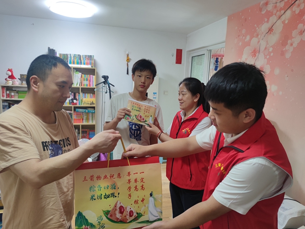 暖心助考，一舉高“粽” ——三箭物業(yè)公司黨支部深入開展“亮身份、樹形象、作貢獻、助發(fā)展”活動